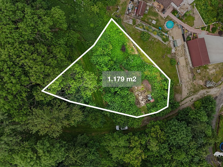 Prodej stavebního pozemku 1 179 m² - foto 1
