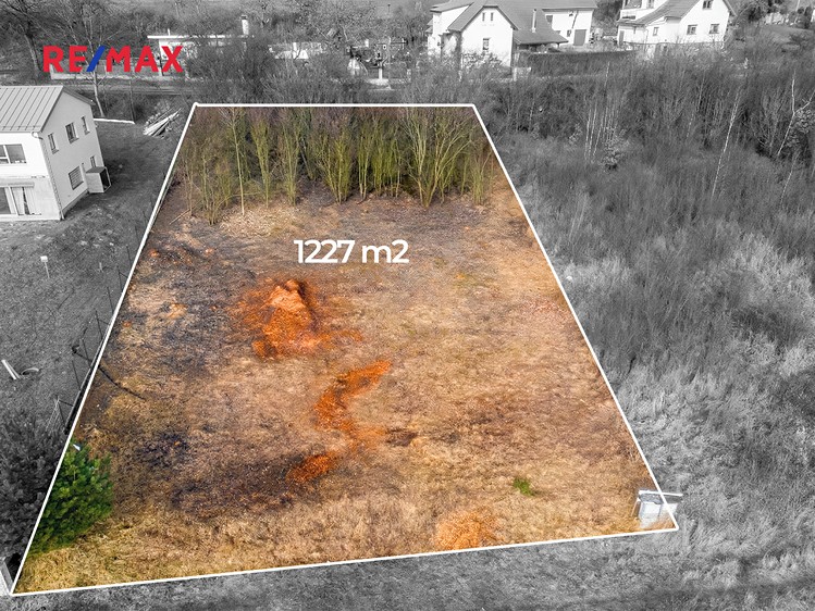 Prodej stavebního pozemku 1 227 m² - foto 1