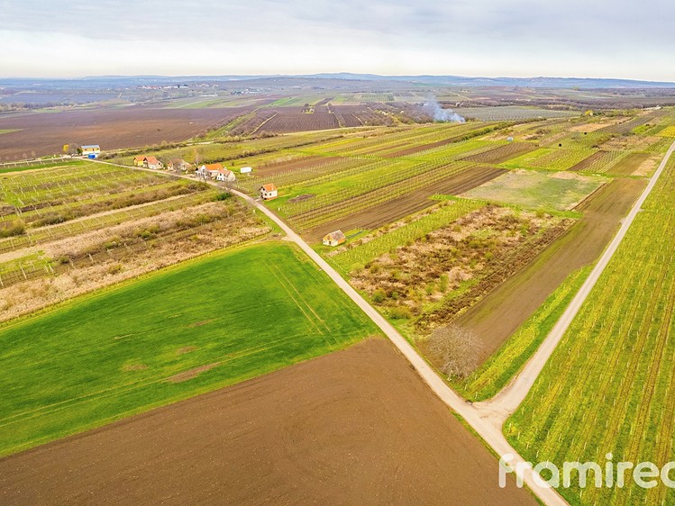 Prodej stavebního pozemku 2 723 m² - foto 2