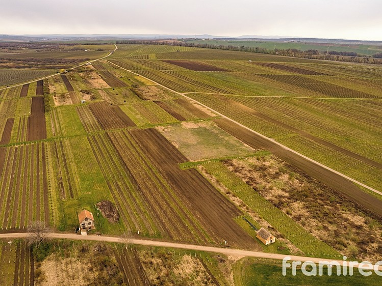 Prodej stavebního pozemku 2 723 m² - foto 6