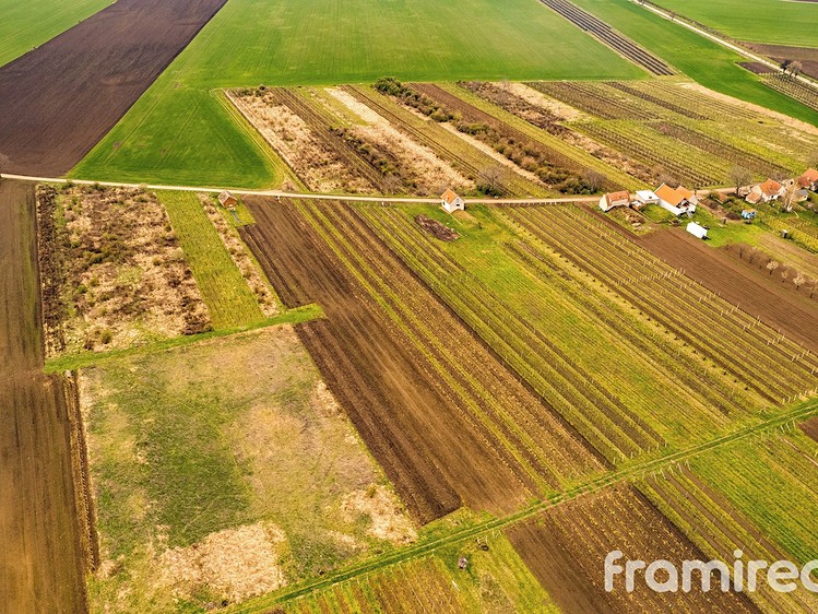 Prodej stavebního pozemku 2 723 m² - foto 5