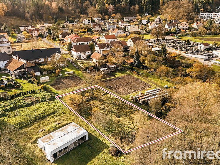 Prodej stavebního pozemku 1 079 m² - foto 1