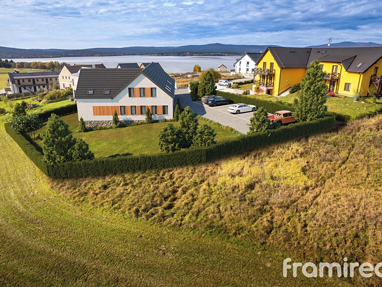 Prodej stavebního pozemku 1 696 m² - foto 2