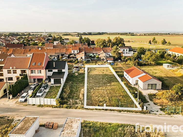 Prodej stavebního pozemku 1 000 m² - foto 1
