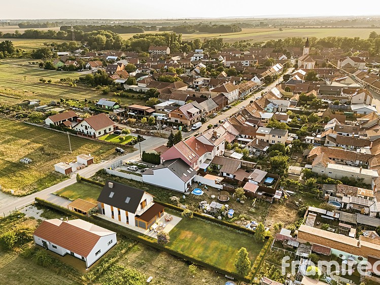 Prodej stavebního pozemku 1 000 m² - foto 4