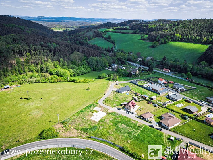 Prodej stavebního pozemku 1 147 m² - foto 1