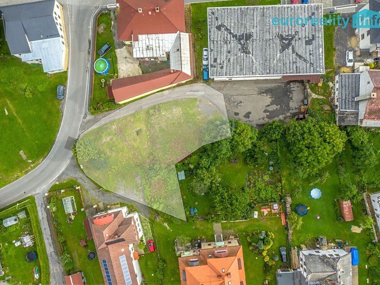 Prodej stavebního pozemku 852 m² - foto 1