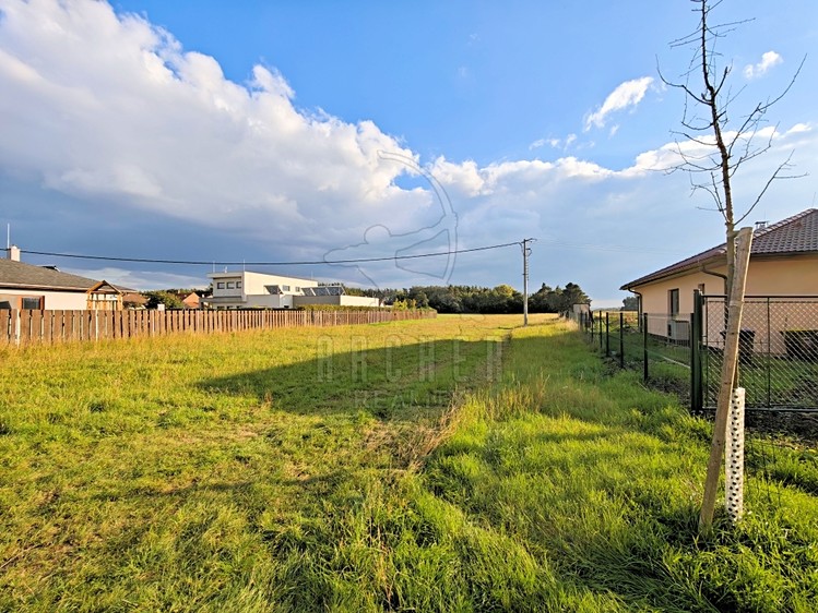 Prodej stavebního pozemku 1 540 m² - foto 1
