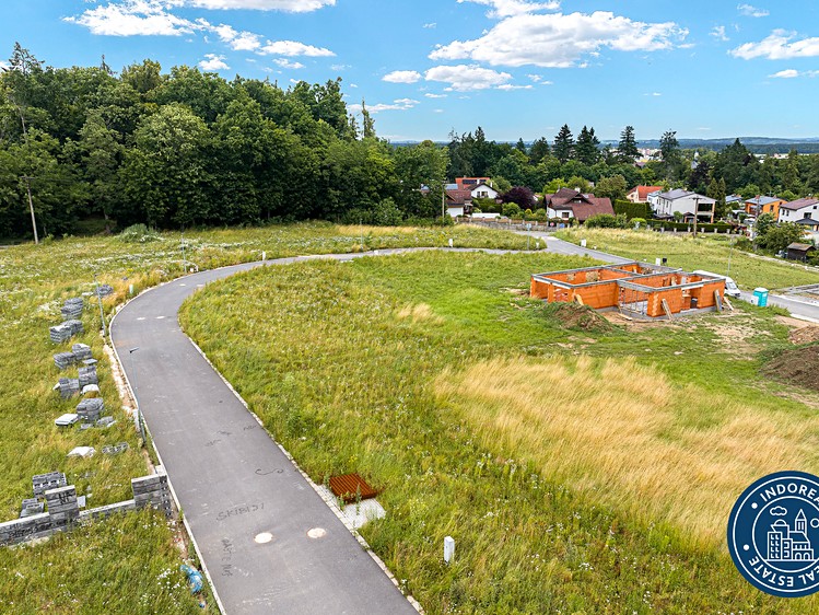 Prodej stavebního pozemku 1 800 m² - foto 2