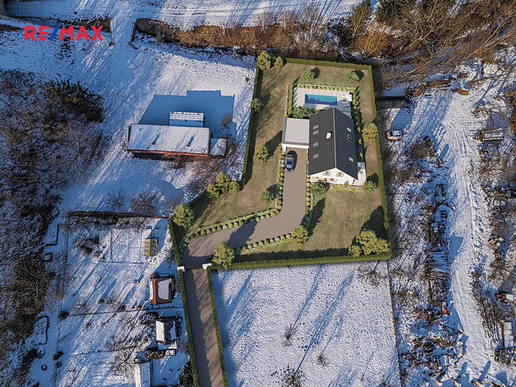 Prodej stavebního pozemku 2 071 m² - foto 1