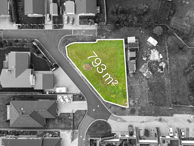 Prodej stavebního pozemku 793 m² - foto 1