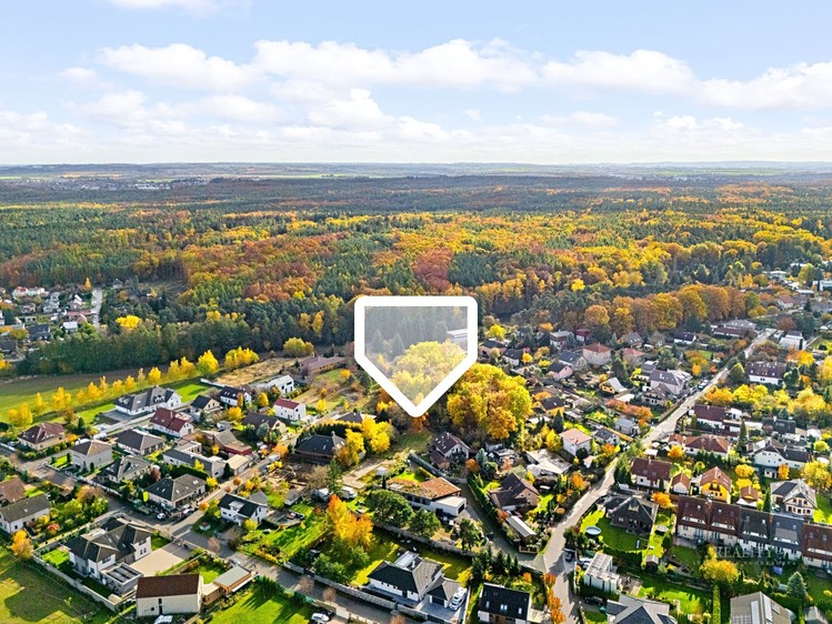Prodej stavebního pozemku 2 016 m² - foto 4