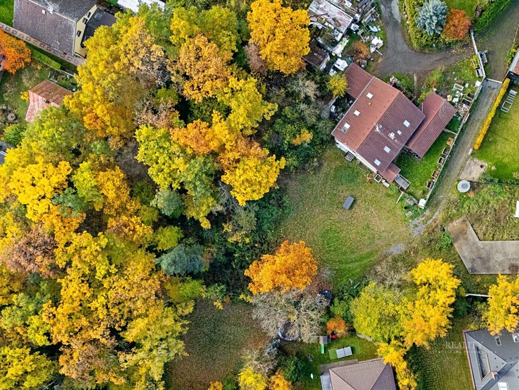 Prodej stavebního pozemku 2 016 m² - foto 2