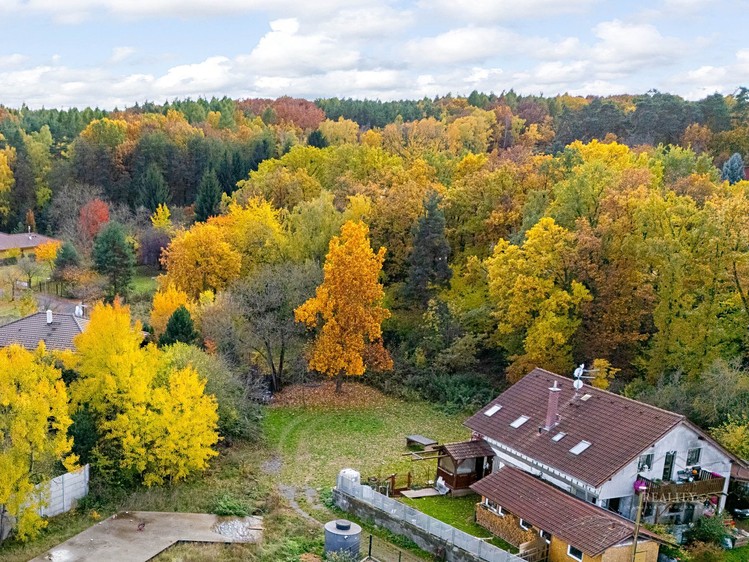 Prodej stavebního pozemku 2 016 m² - foto 5