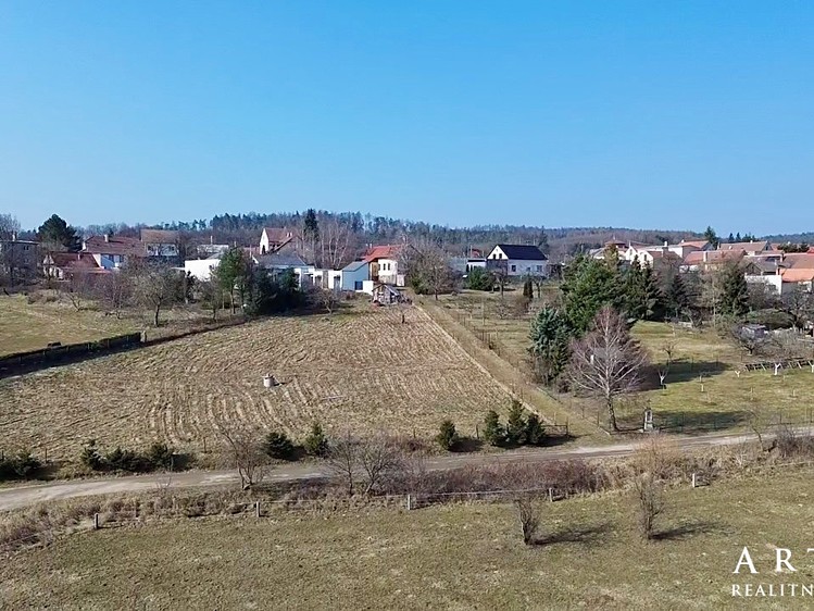 Prodej stavebního pozemku 3 028 m² - foto 1