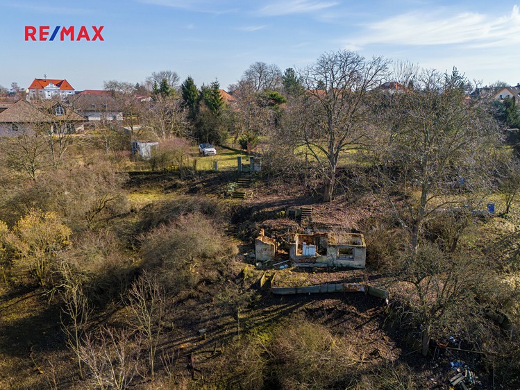 Prodej stavebního pozemku 1 872 m² - foto 3