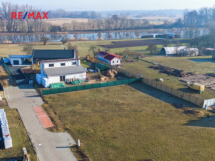 Prodej stavebního pozemku 918 m² - foto 1