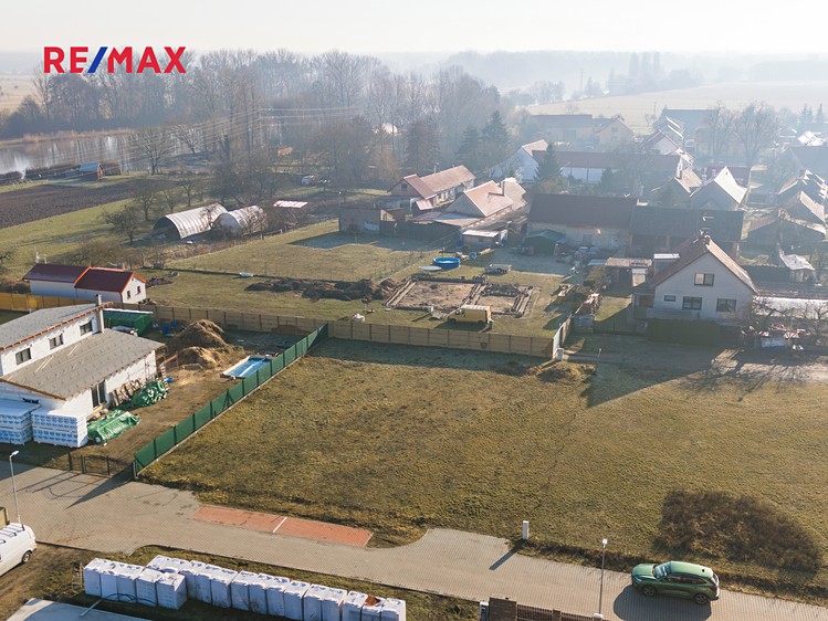 Prodej stavebního pozemku 918 m² - foto 2