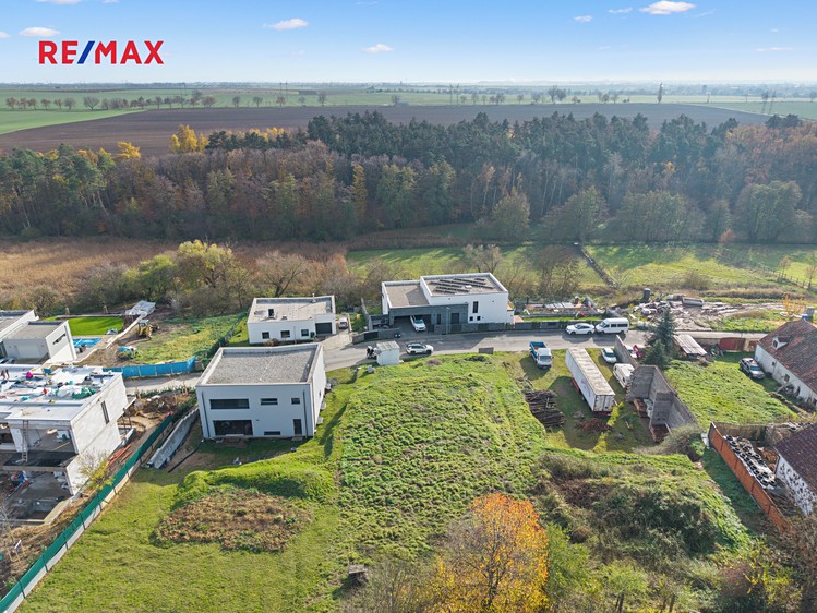 Prodej stavebního pozemku 994 m² - foto 1