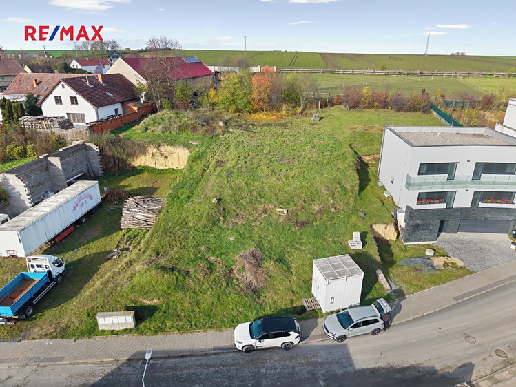 Prodej stavebního pozemku 994 m² - foto 2