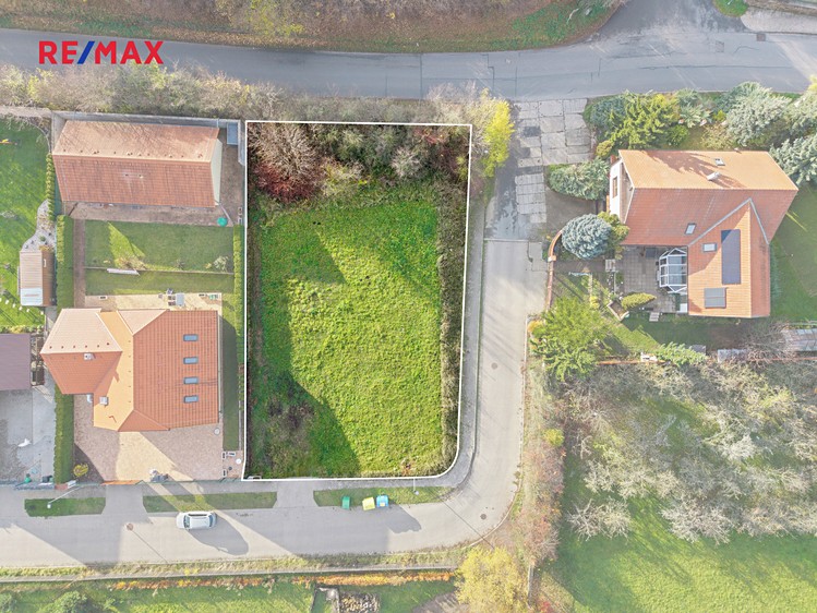 Prodej stavebního pozemku 967 m² - foto 3
