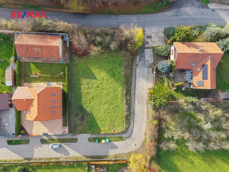 Prodej stavebního pozemku 967 m² - foto 4