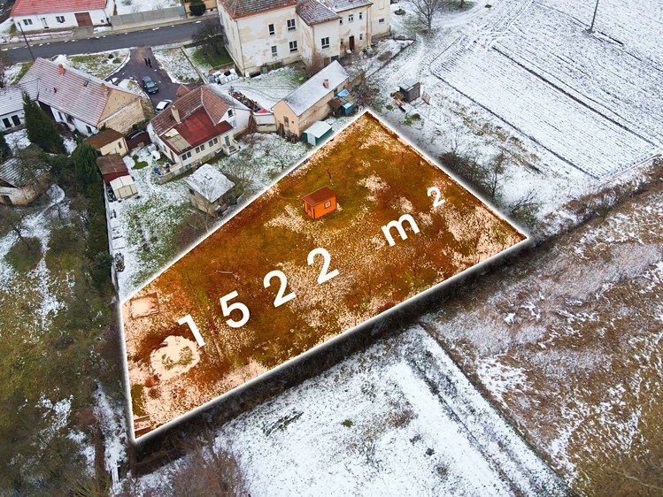 Prodej stavebního pozemku 1 522 m² - foto 1