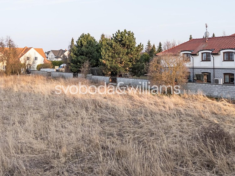 Prodej stavebního pozemku 2 108 m² - foto 4