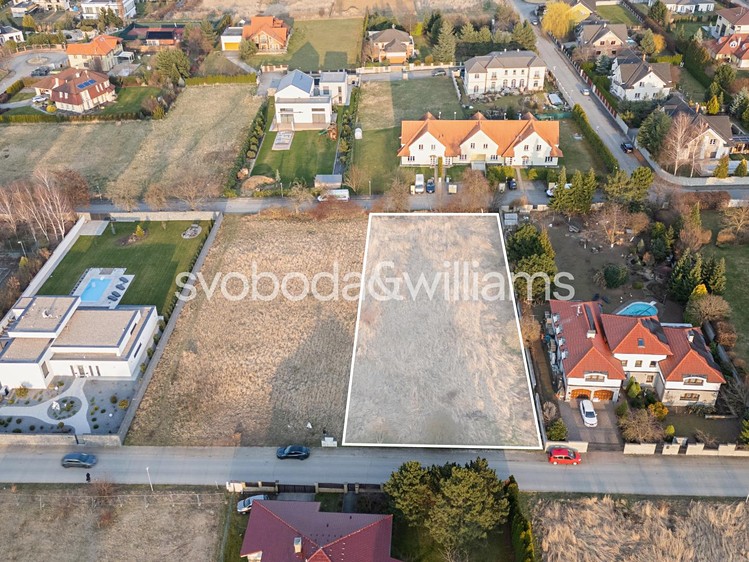 Prodej stavebního pozemku 2 108 m² - foto 1