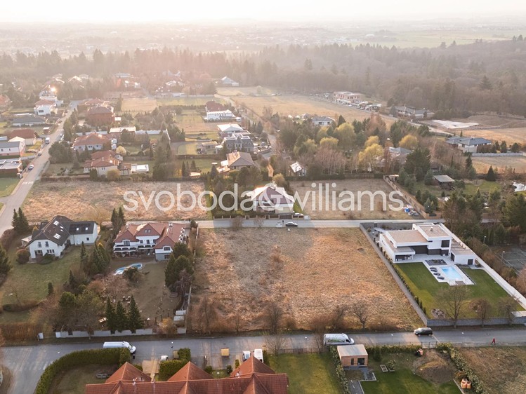 Prodej stavebního pozemku 2 108 m² - foto 5