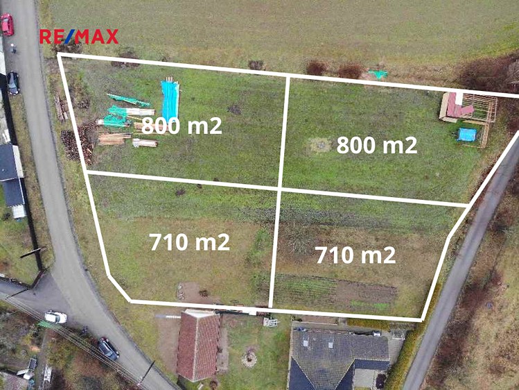 Prodej stavebního pozemku 710 m² - foto 1