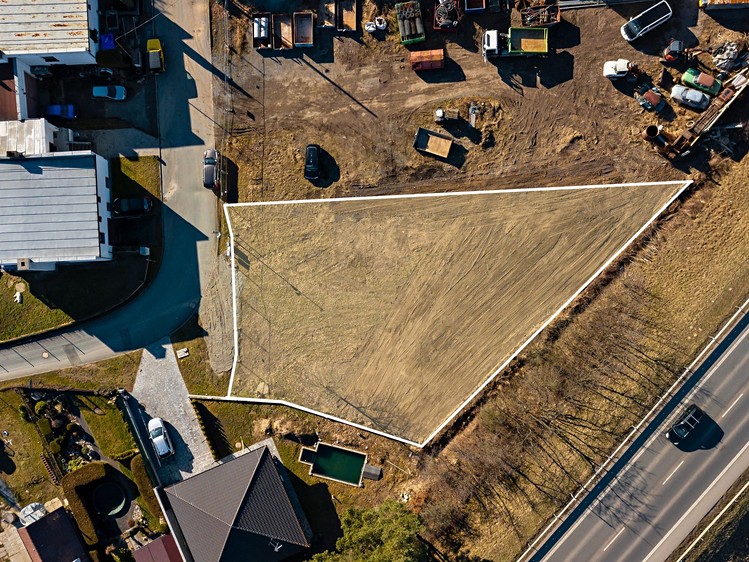 Prodej stavebního pozemku 961 m² - foto 1