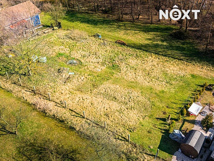 Prodej stavebního pozemku 1 639 m² - foto 1