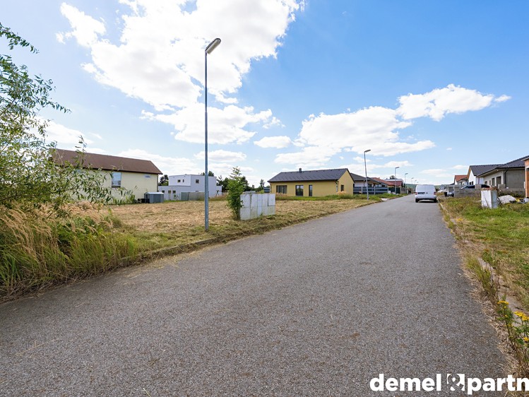 Prodej stavebního pozemku 640 m² - foto 2