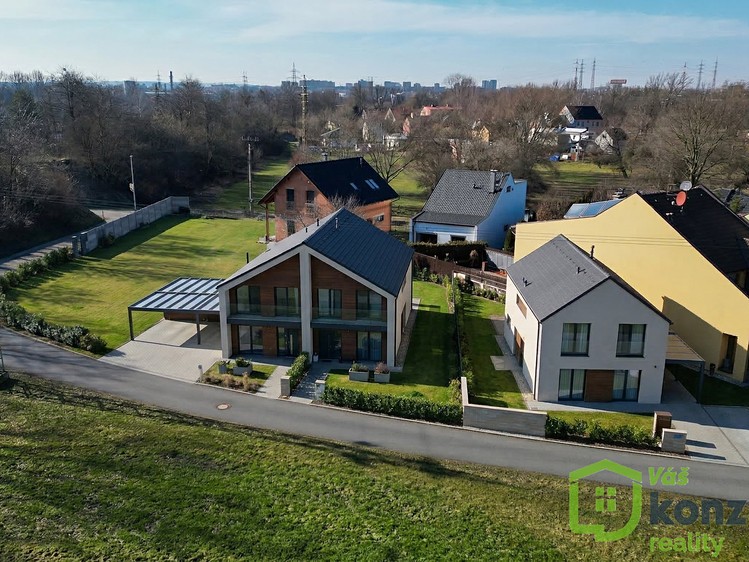 Prodej stavebního pozemku 673 m² - foto 1