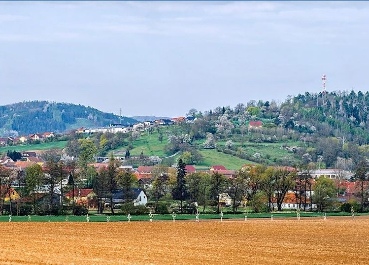 Prodej stavebního pozemku 2 635 m² - foto 6