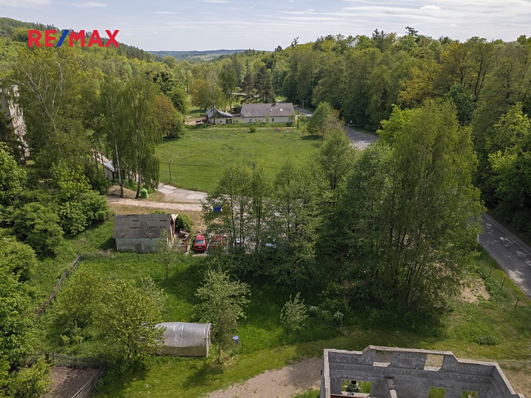 Prodej stavebního pozemku 988 m² - foto 4