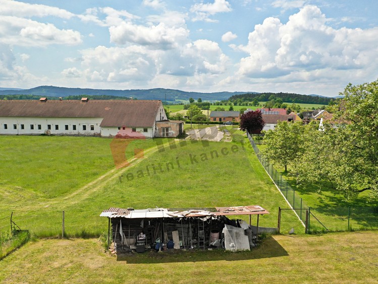 Prodej stavebního pozemku 2 376 m² - foto 1
