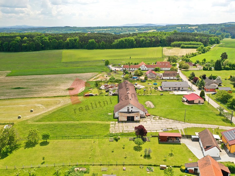 Prodej stavebního pozemku 2 376 m² - foto 8