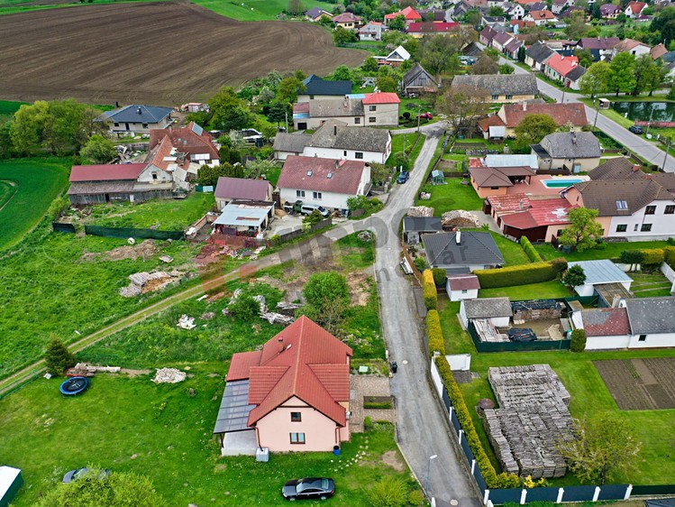 Prodej stavebního pozemku 843 m² - foto 8