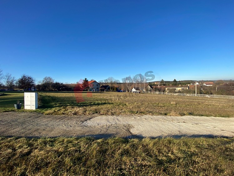 Prodej stavebního pozemku 1 702 m² - foto 4
