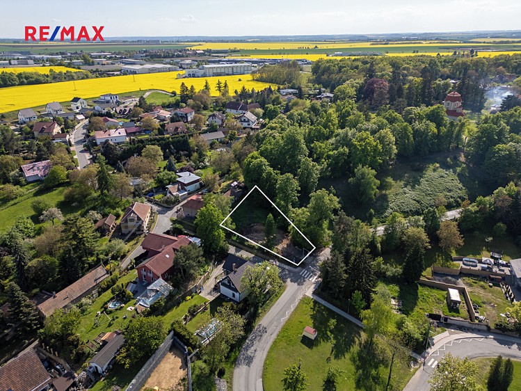 Prodej stavebního pozemku 800 m² - foto 2
