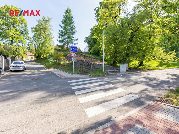 Prodej stavebního pozemku 800 m² - foto 8