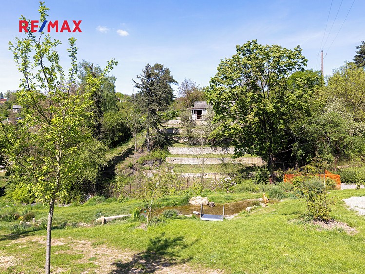 Prodej stavebního pozemku 1 537 m² - foto 3