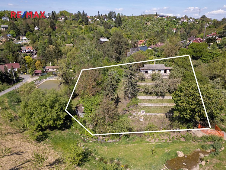 Prodej stavebního pozemku 1 537 m² - foto 1