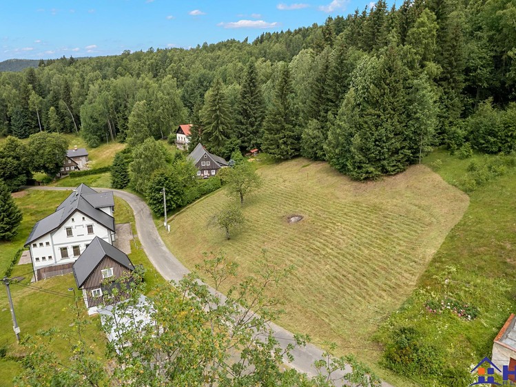 Prodej stavebního pozemku 2 235 m² - foto 2