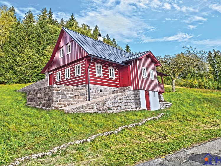 Prodej stavebního pozemku 2 235 m² - foto 1