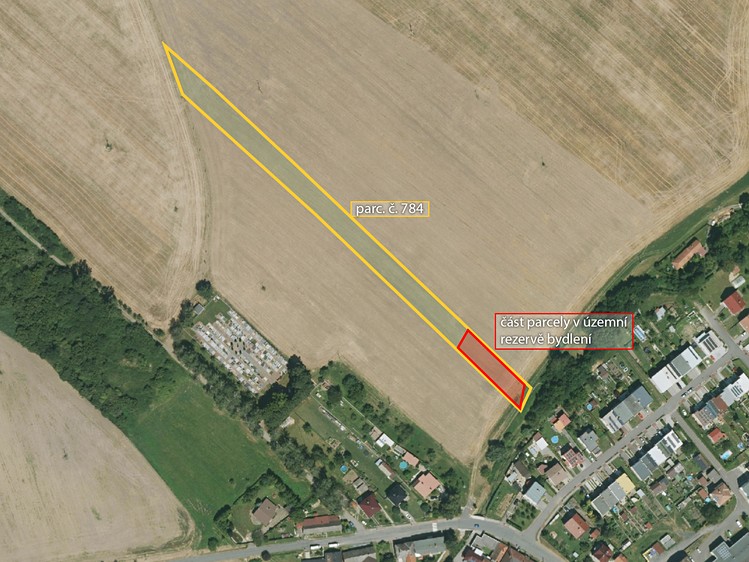 Prodej podílu 1/2 stavebního pozemku 2 873 m² - foto 1