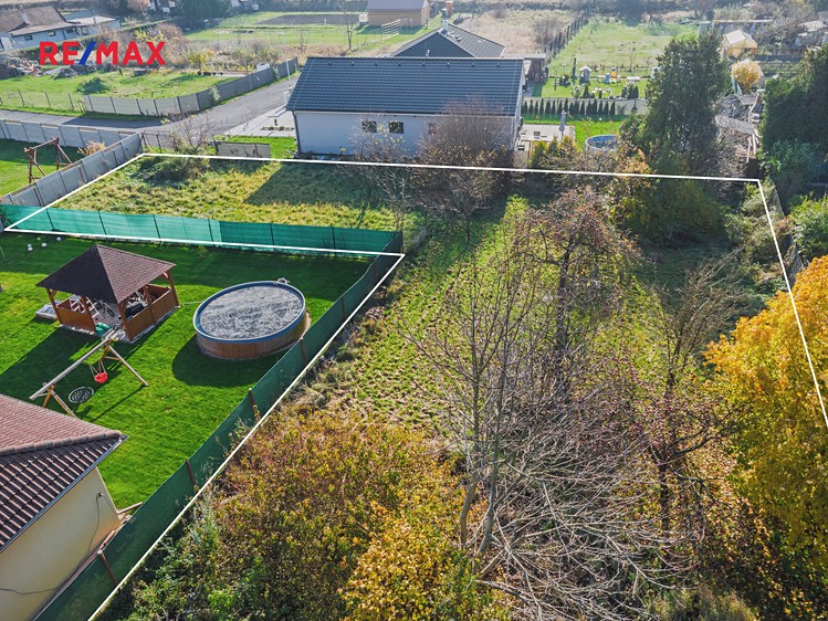 Prodej stavebního pozemku 1 424 m² - foto 3