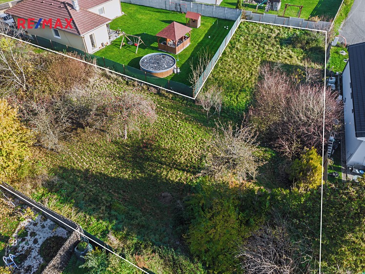 Prodej stavebního pozemku 1 424 m² - foto 4